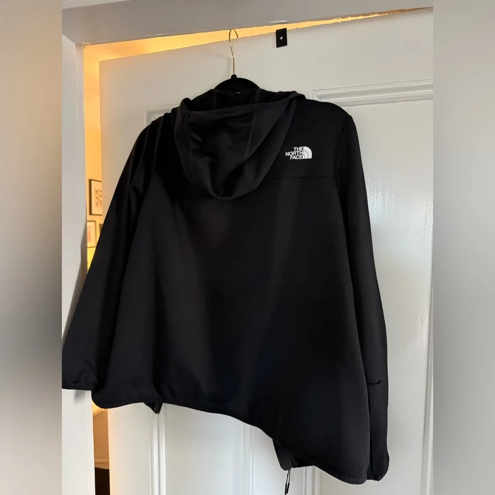 The North Face Women's Black lightweight Zip Up - Picture 2 of 5